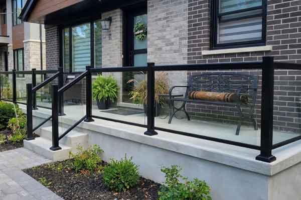 Glass porch railings for Ontario homes and businesses.
